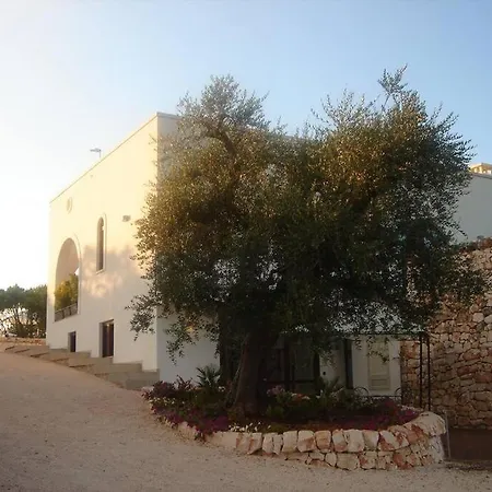 Tenuta Sicilia * オストゥーニ